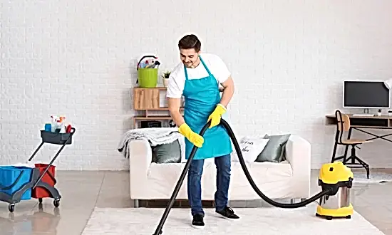 ادوات لتنظيف المنازل
