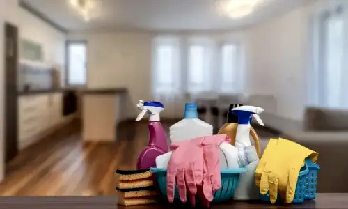 ادوات لتنظيف المنازل